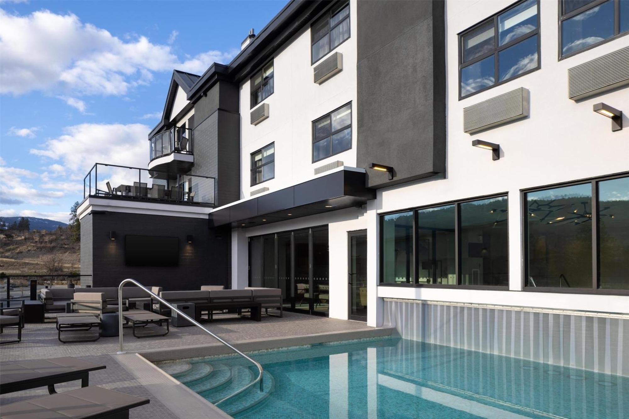 Doubletree By Hilton West Kelowna Exterior photo
