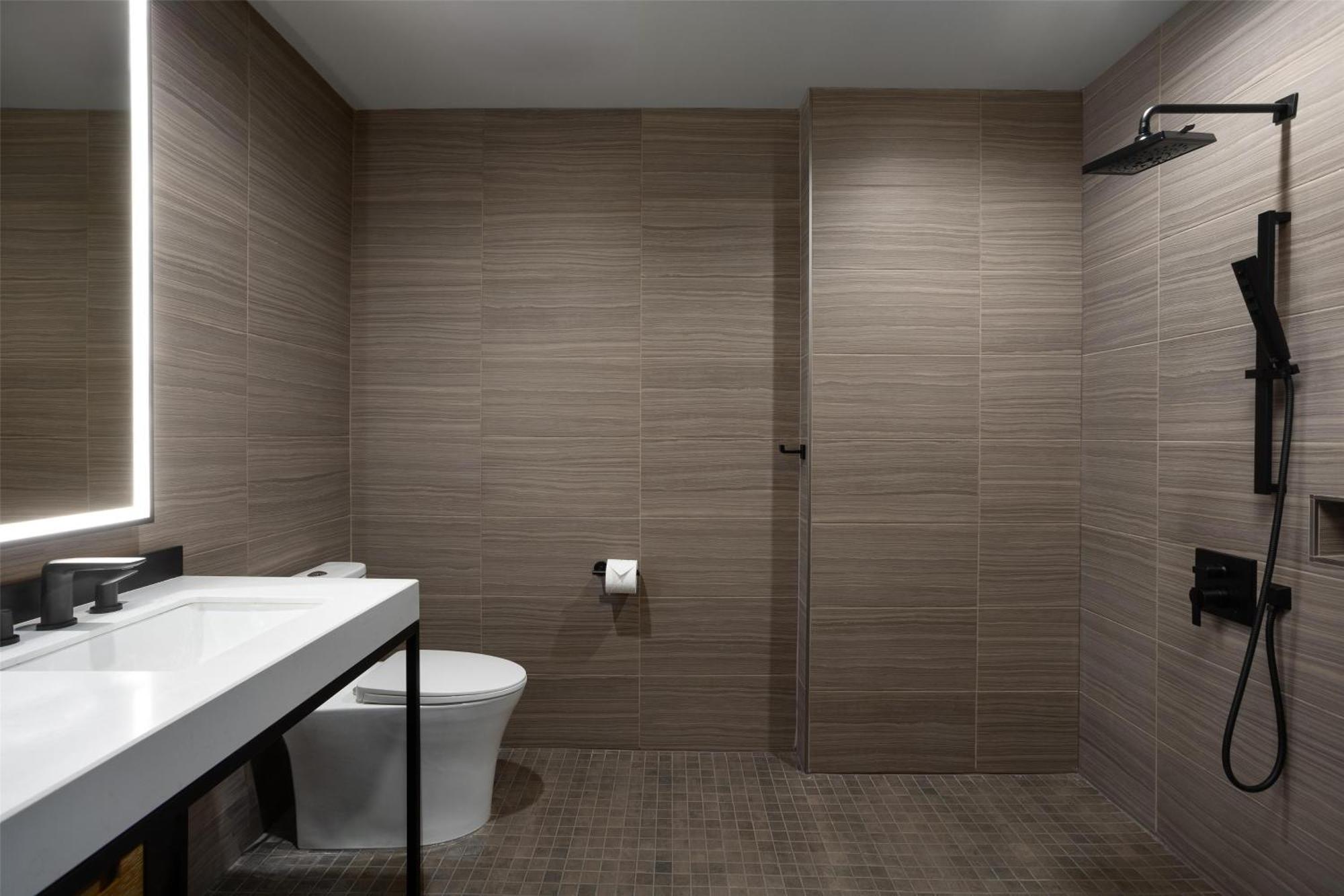 Doubletree By Hilton West Kelowna Exterior photo